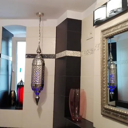 Art Apartment *